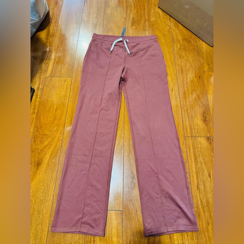 Vuori Women's Straight Leg Pants in Burgundy